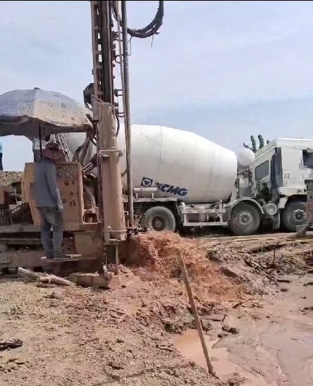 郧西岩石井施工